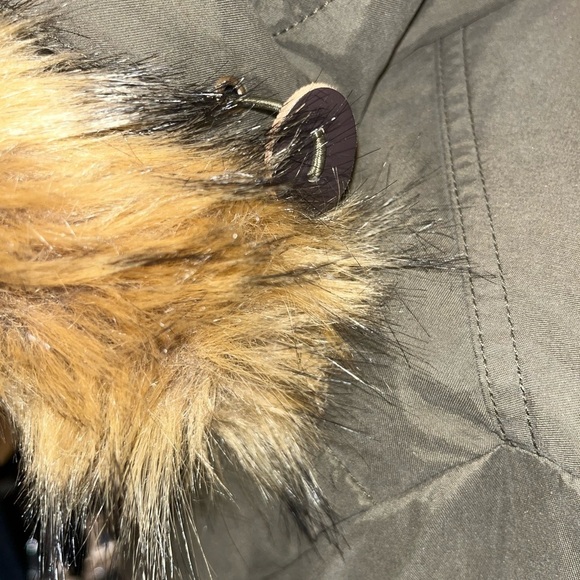 VEUC TOMMY HILFIGER Women’s or Mens Olive Green Puffer Jacket with Fau… - Picture 9 of 12